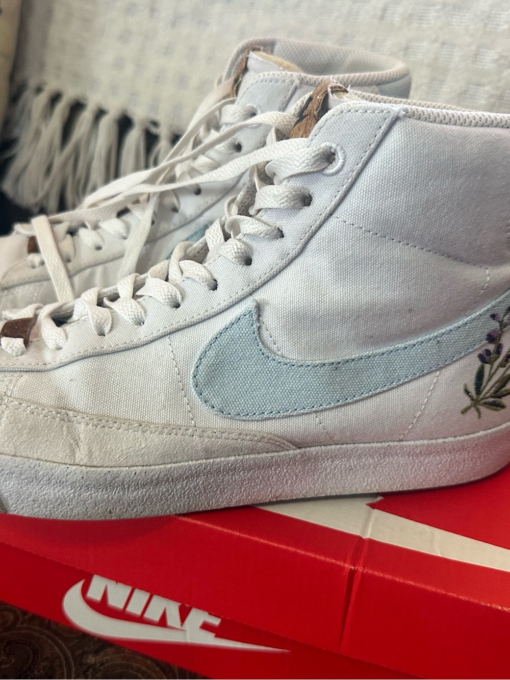 Nike Woman’s Blazer Mid 77 Indigo in Size 8
